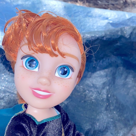 Disney Anna from Frozen doll - Picture 4 of 4